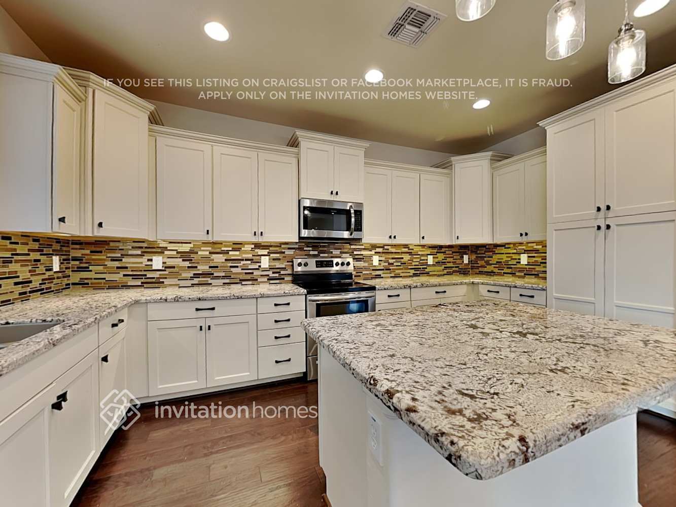 Building Photo - 3361 N Los Alamos