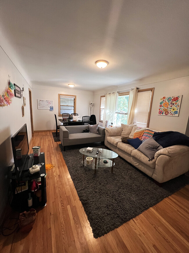 Main floor living area. - 1911 Talmage Ave SE