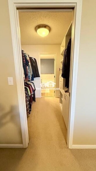 Building Photo - 10740 Town Square Dr NE