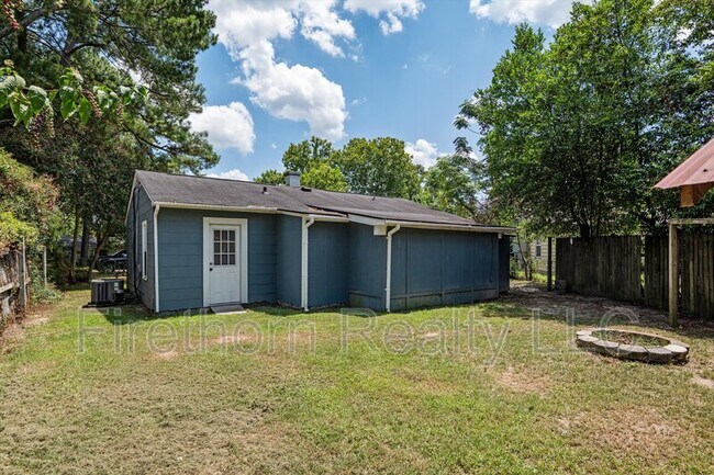 Building Photo - 2528 Luz Dr