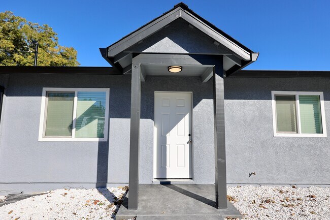 Building Photo - 761 Almond St