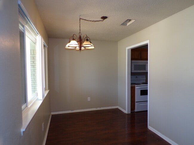 Building Photo - 313 Highland Dr