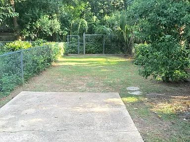 Building Photo - GREAT LOCATION 2BED 2BATH! FENCED IN YARD!