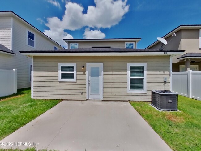 Building Photo - 523 Meldrum Ln