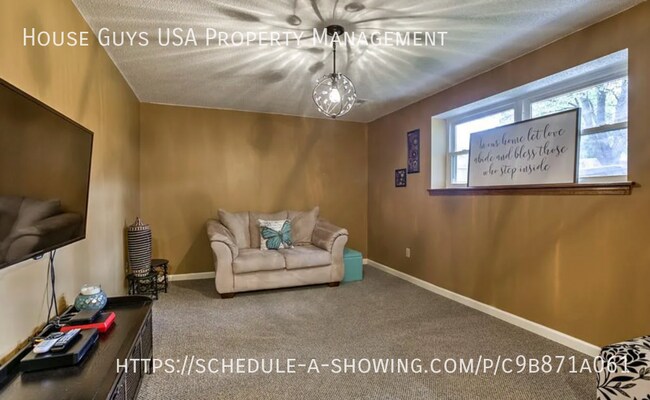 Building Photo - 420 SE Onyx Dr