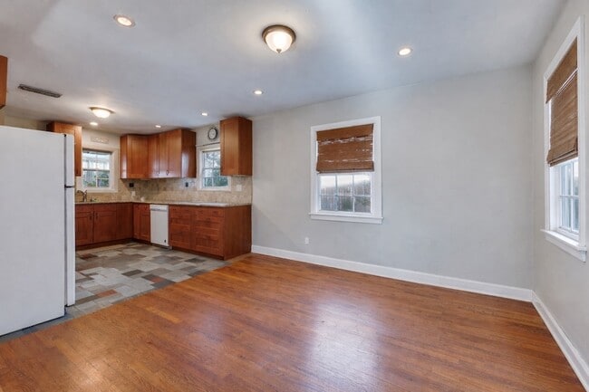 Building Photo - 4527 Capitol Ave