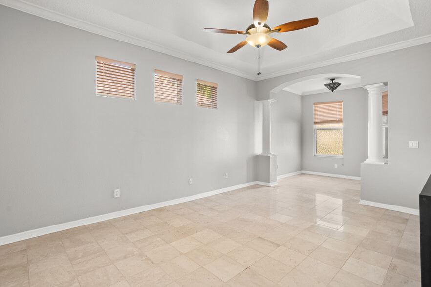 Building Photo - 2810 University Acres Dr