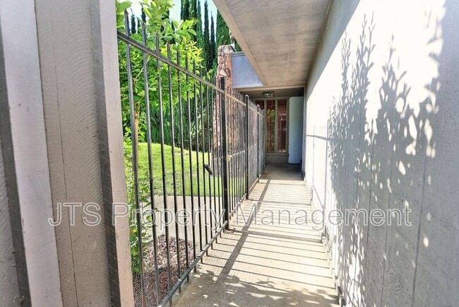 Building Photo - 3160 Watt Ave