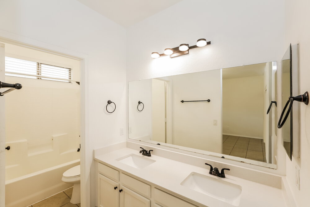 Building Photo - 11222 W Almeria Rd