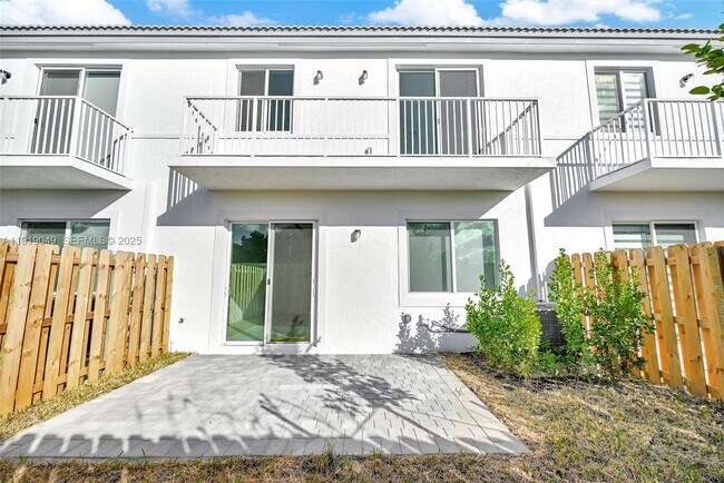 Building Photo - 1400 SE 6th Rd