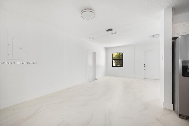 Building Photo - 3640 SW 13th St