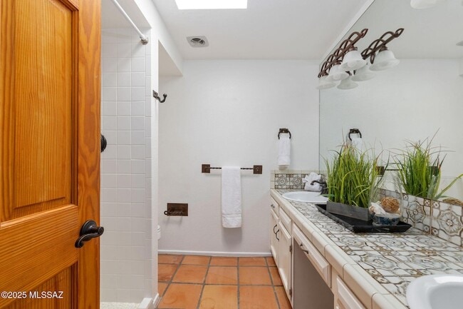 Building Photo - 2940 E Camino Juan Paisano