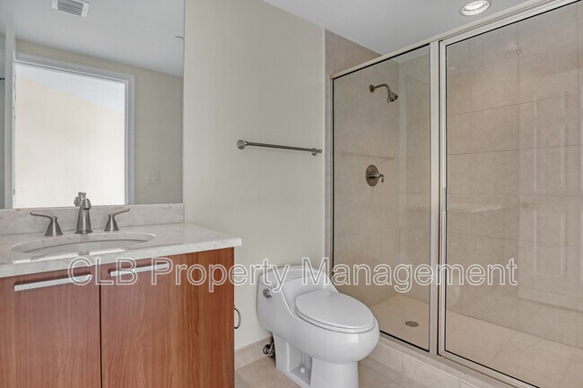 Building Photo - 231 Riverside Dr