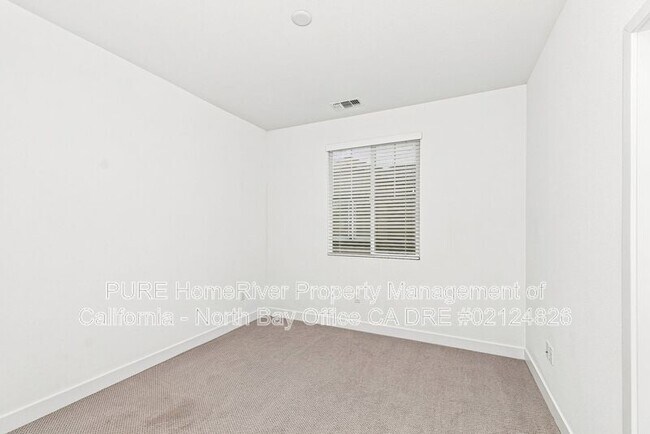 Building Photo - 1581 Country Manor Dr