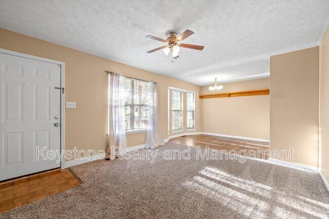 Building Photo - 609 Artic Ave