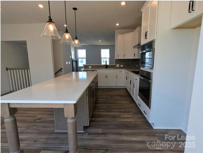 Building Photo - 3228 Drift St