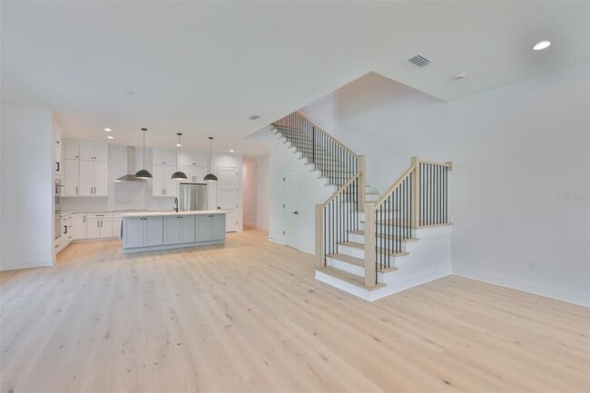 Building Photo - 419 W Frances Ave