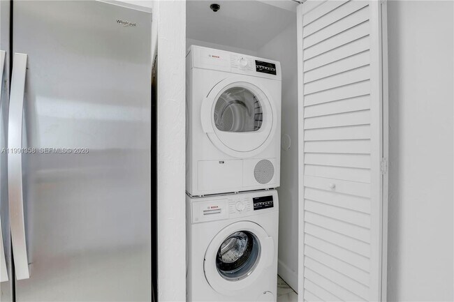 Building Photo - 164 Riviera Cir