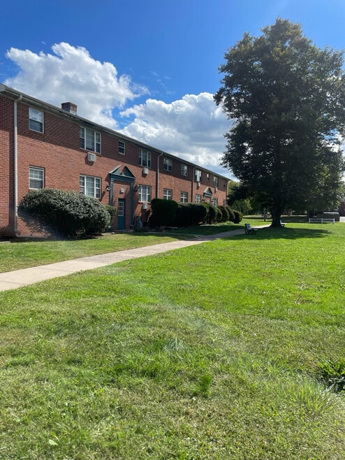 Building Photo - 1570 Willard Ave