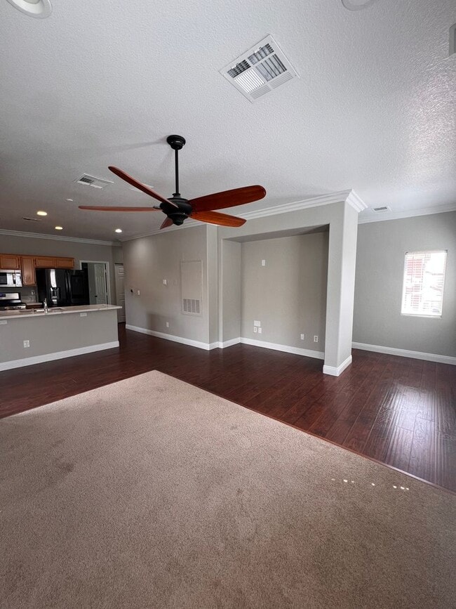 Building Photo - Gated / Mountain Views / $500 Off First Month