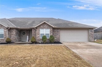 Building Photo - 203 Sage St