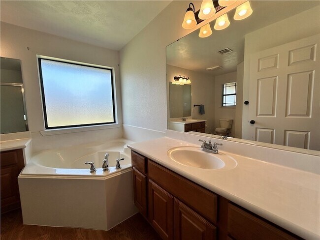 Building Photo - 1109 Pamplin Ct