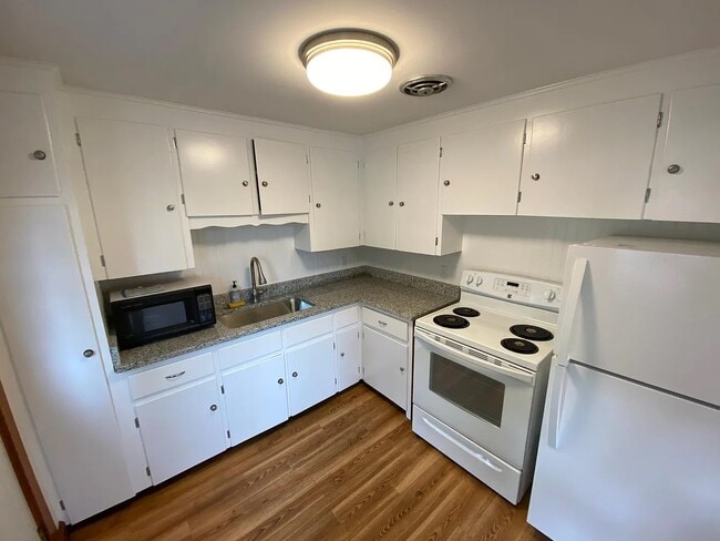 Building Photo - 247 South St