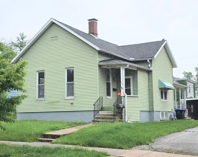 Primary Photo - Charming 2-Bedroom Home with Fenced Yard, ...