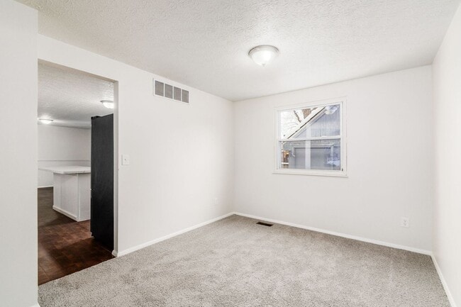 Building Photo - Beautifully Updated Reynoldsburg Home