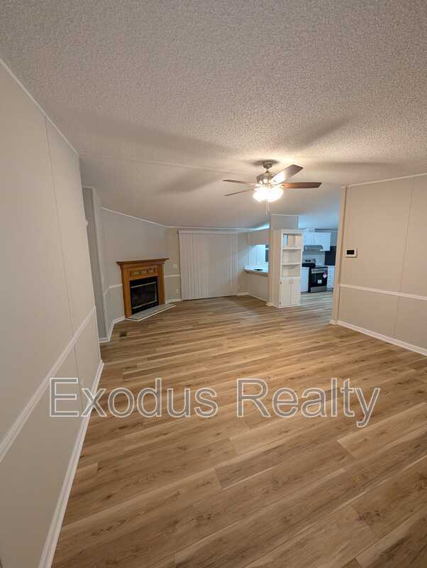 Building Photo - 715 Deer View