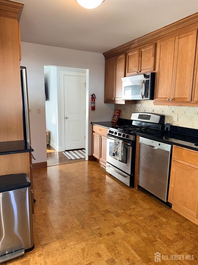 Building Photo - 27 Rector Ave