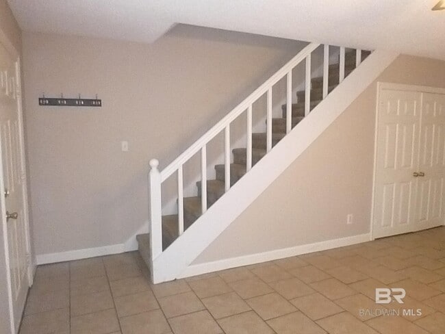 Building Photo - 600 Cheshire Ln