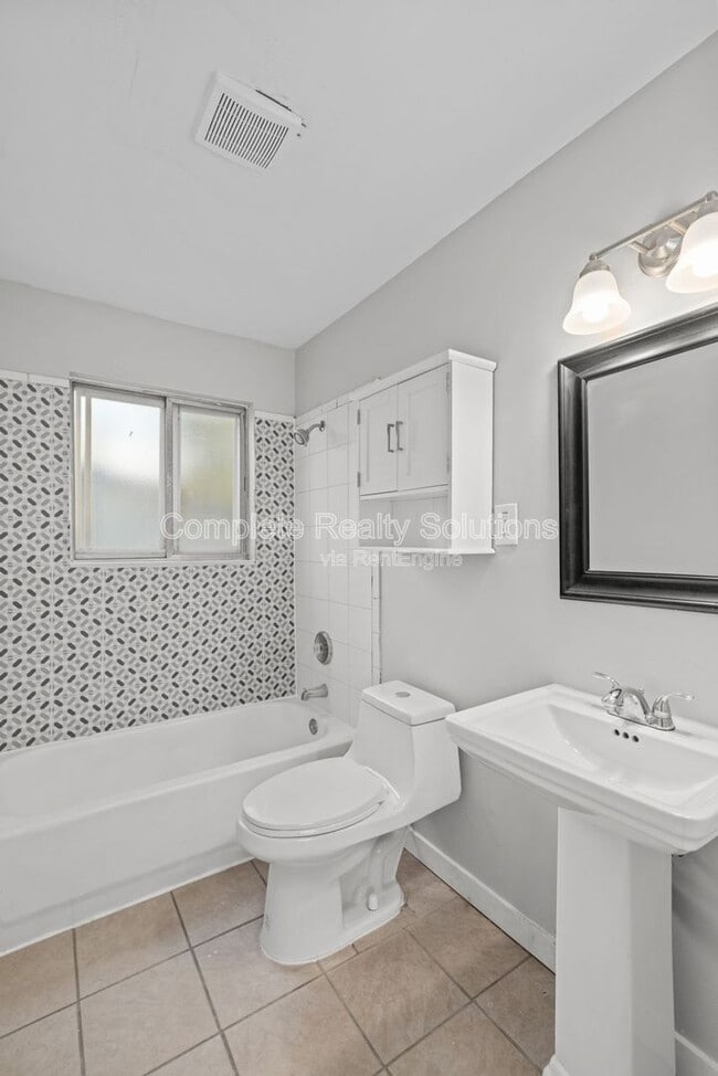 Building Photo - 10768 Runningbrook Dr