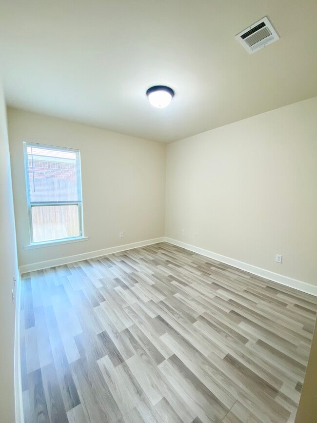 Building Photo - 103 Wood Moss Wy