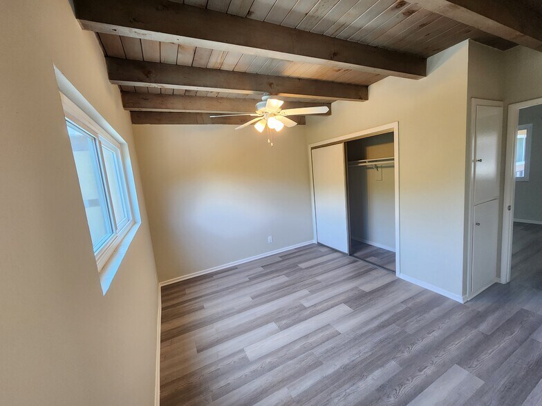 Building Photo - 15043 Victory Blvd
