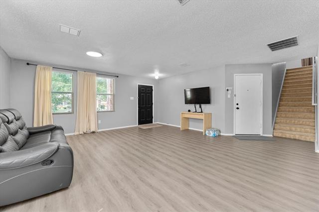 Building Photo - 5401 Pandale Valley Dr