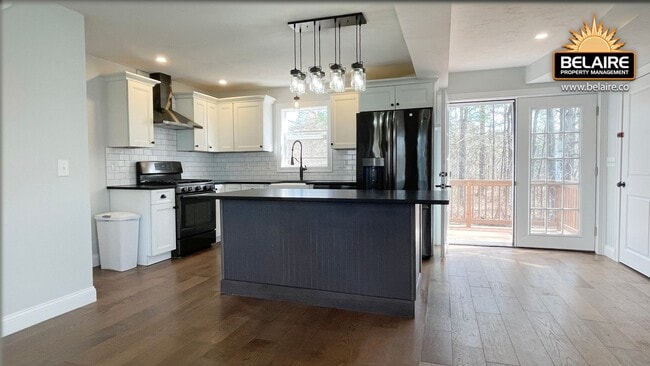 Building Photo - Cozy Country Living