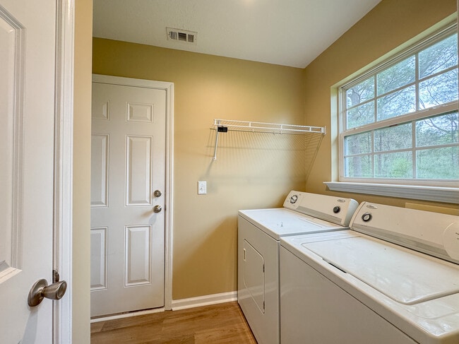 Building Photo - 304 Brina Rd