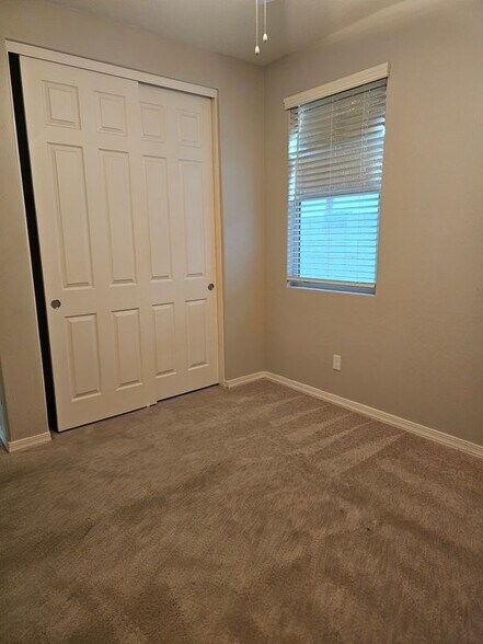 Building Photo - 15092 W Portland St