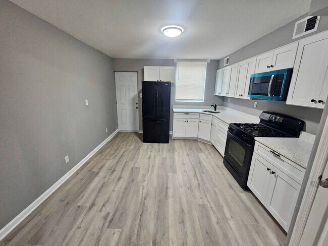 Building Photo - 1341 Glyndon Ave