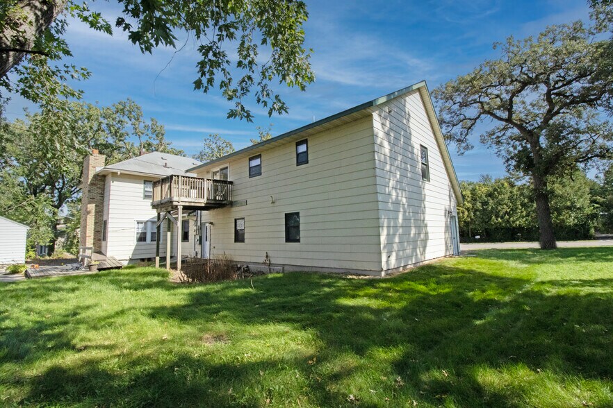 Building Photo - 1563 6th Ave N