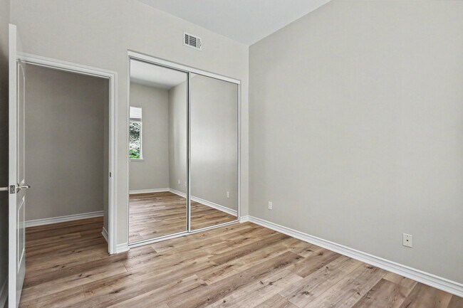 Building Photo - 4614 Via Del Rancho
