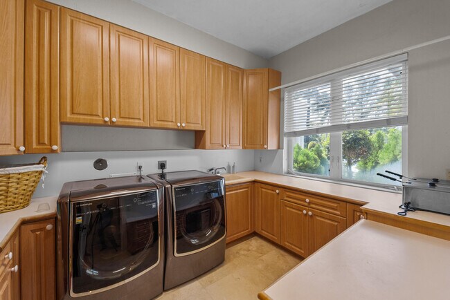 Building Photo - 10058 El Caballo Ct