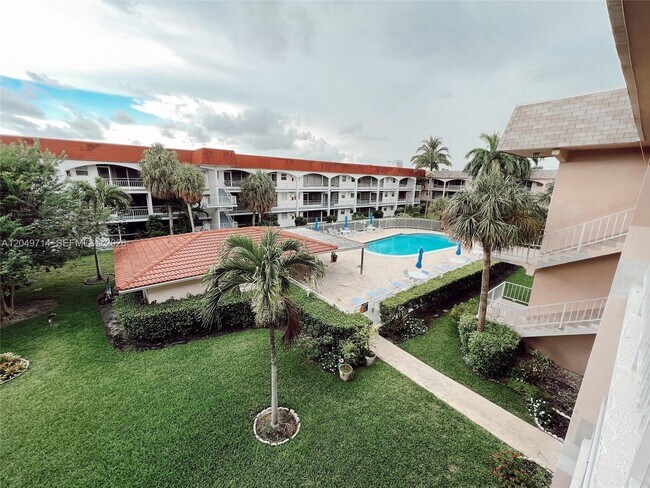 Building Photo - 501 Blue Heron Dr