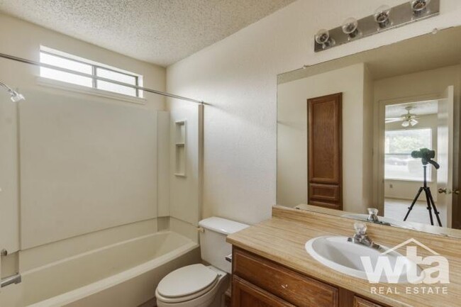 Building Photo - 1 bedroom in SAN MARCOS TX 78666