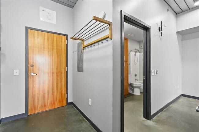 Building Photo - 620 Glen Iris Dr NE