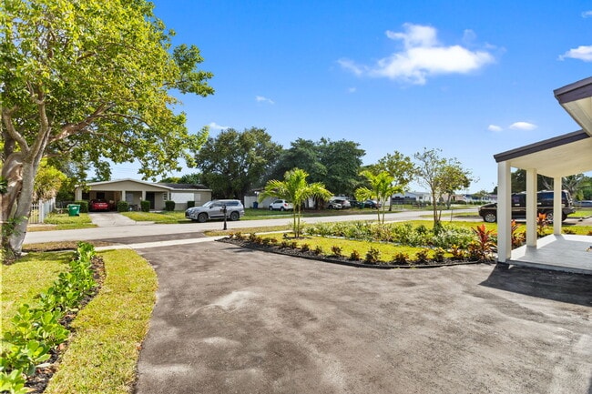 Building Photo - 15920 NW 17th Ave