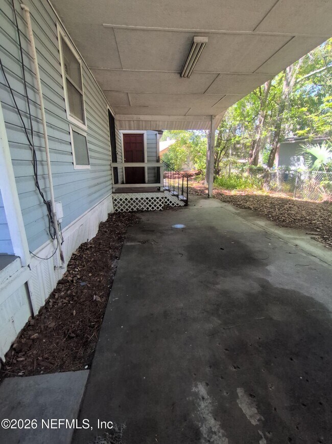 Building Photo - 2092 Benedict Rd