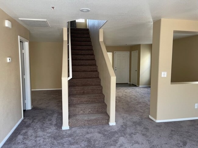 Building Photo - 6028 Sierra Lakes St