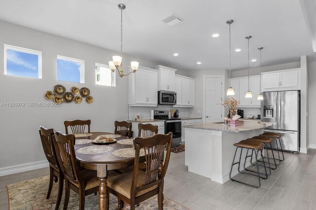 Building Photo - 425 Coral Reef Pl